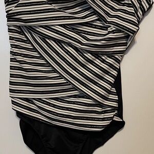 Miraclesuit Lanai Stripe Muse Bandeau Underwire One Piece Swimsuit Size 16